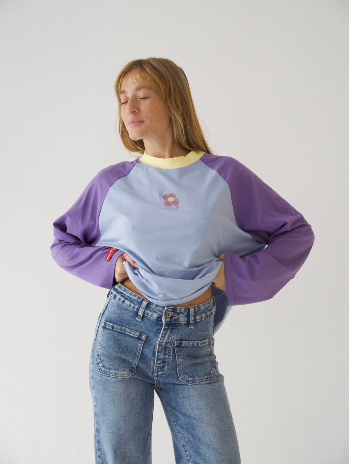 Camiseta Carlota Celeste y Lavanda