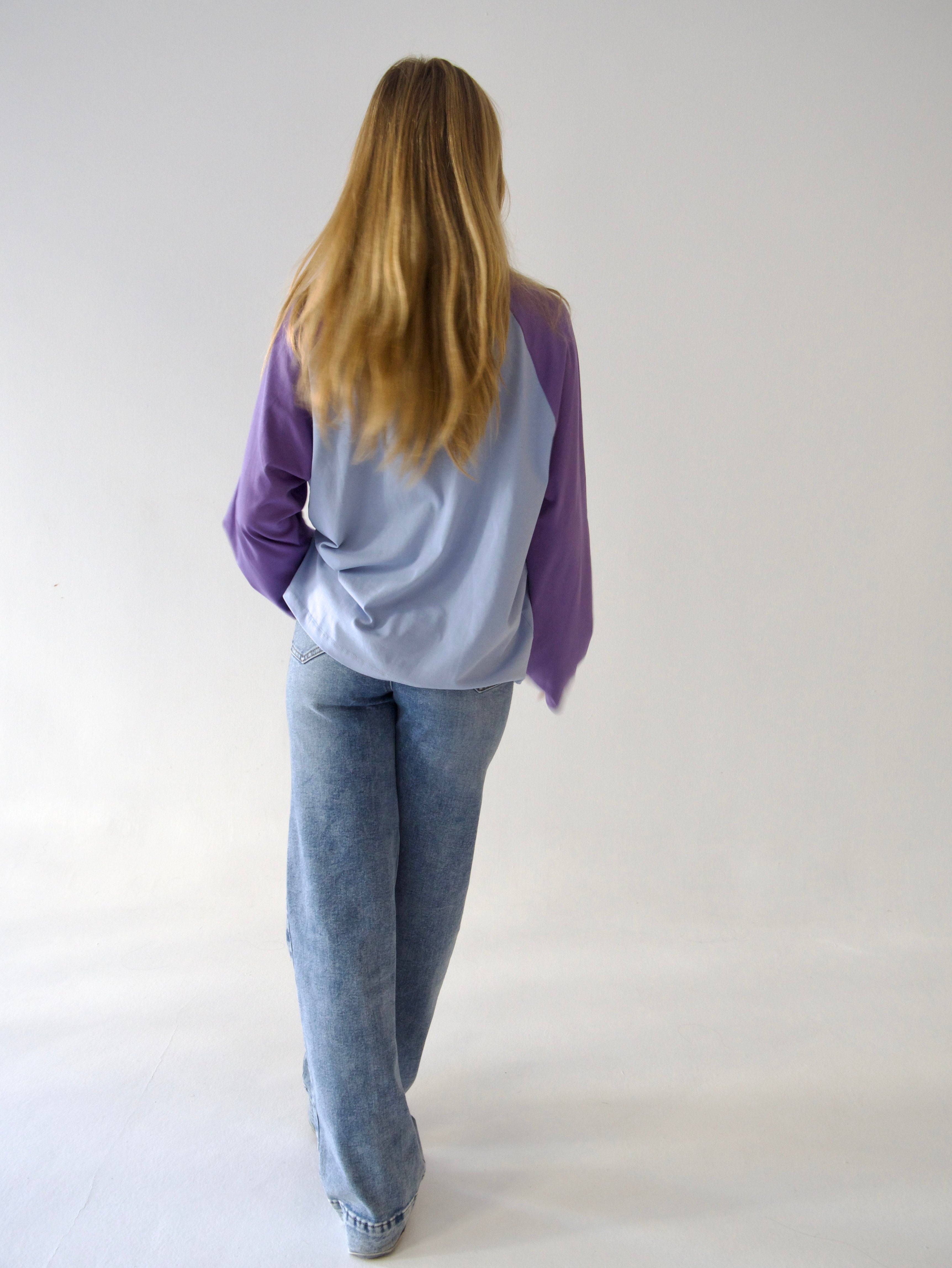 Camiseta Carlota Celeste y Lavanda
