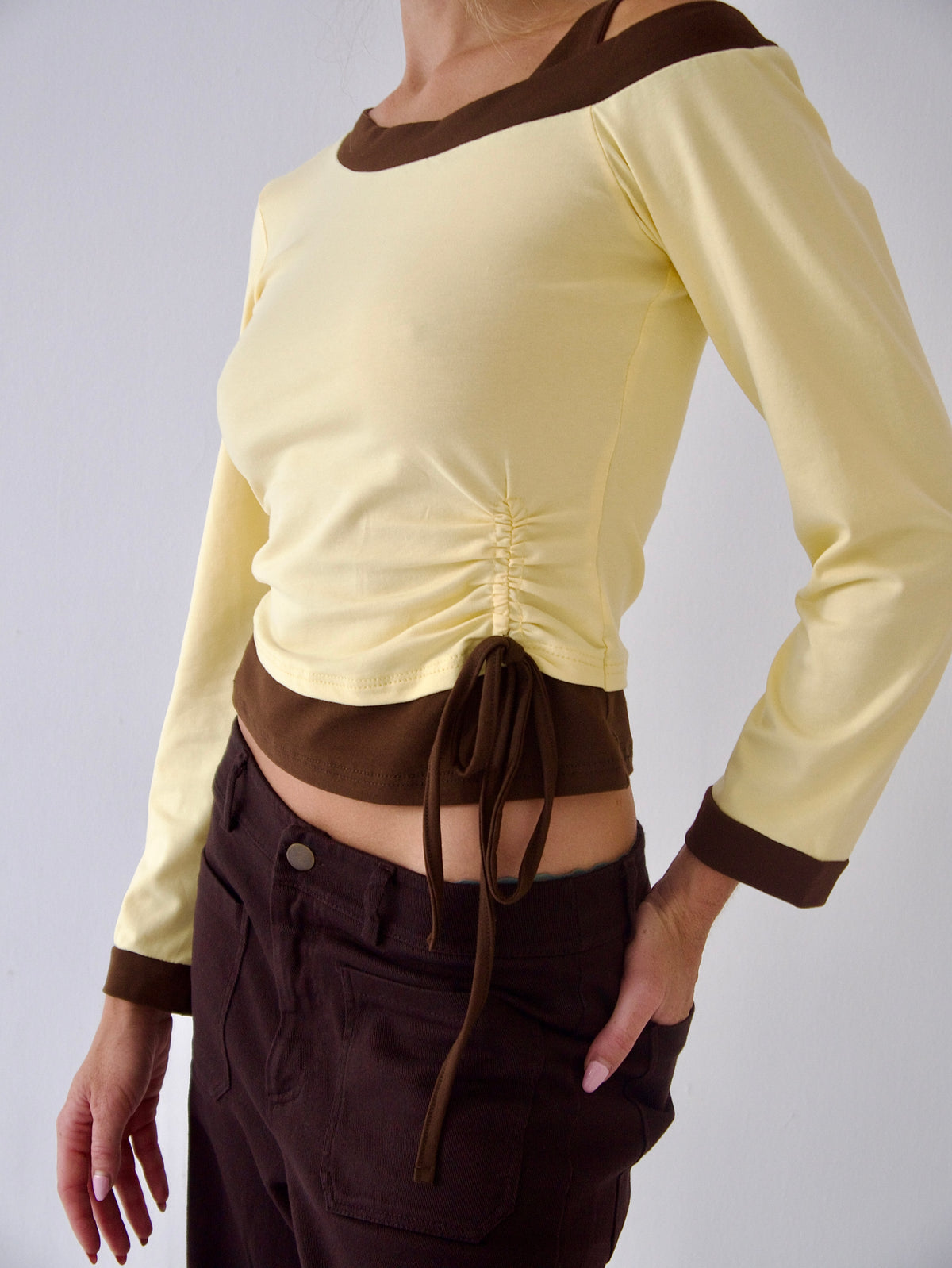 Top Camila Marrón y amarillo