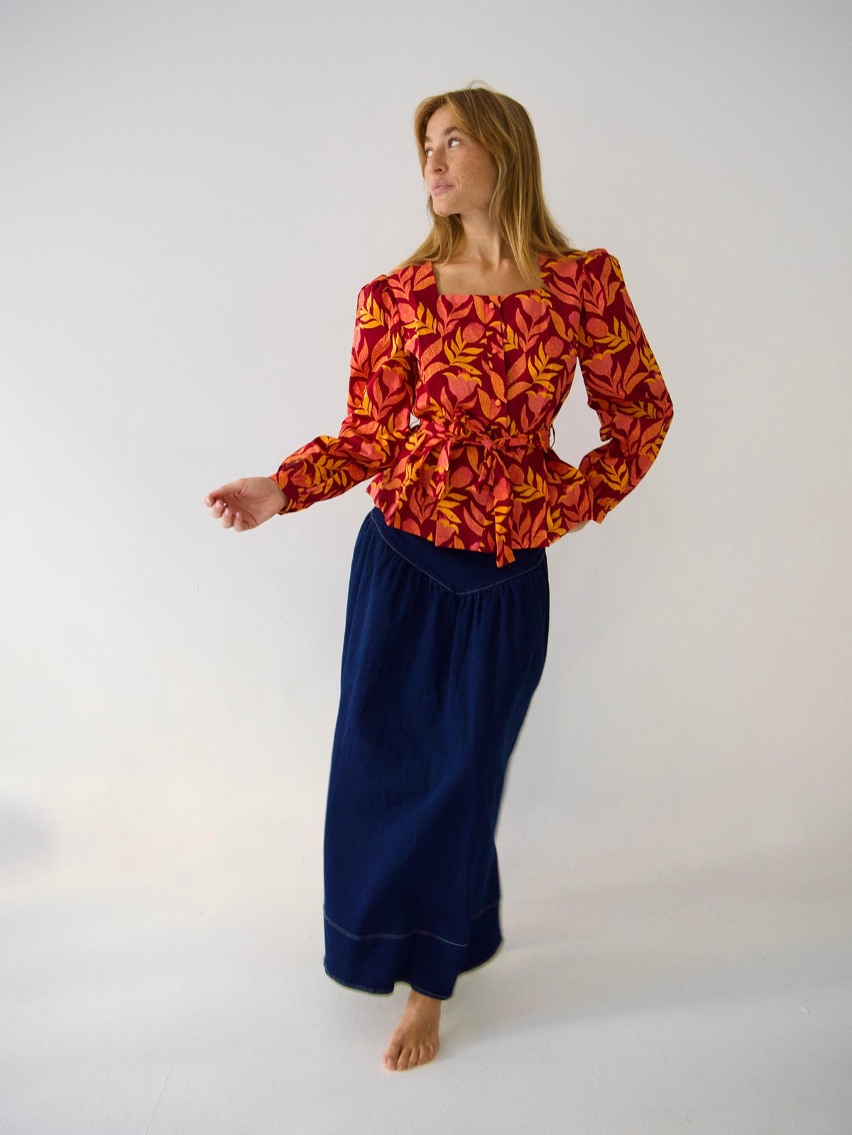 Blusa Beth Flores Burgundy