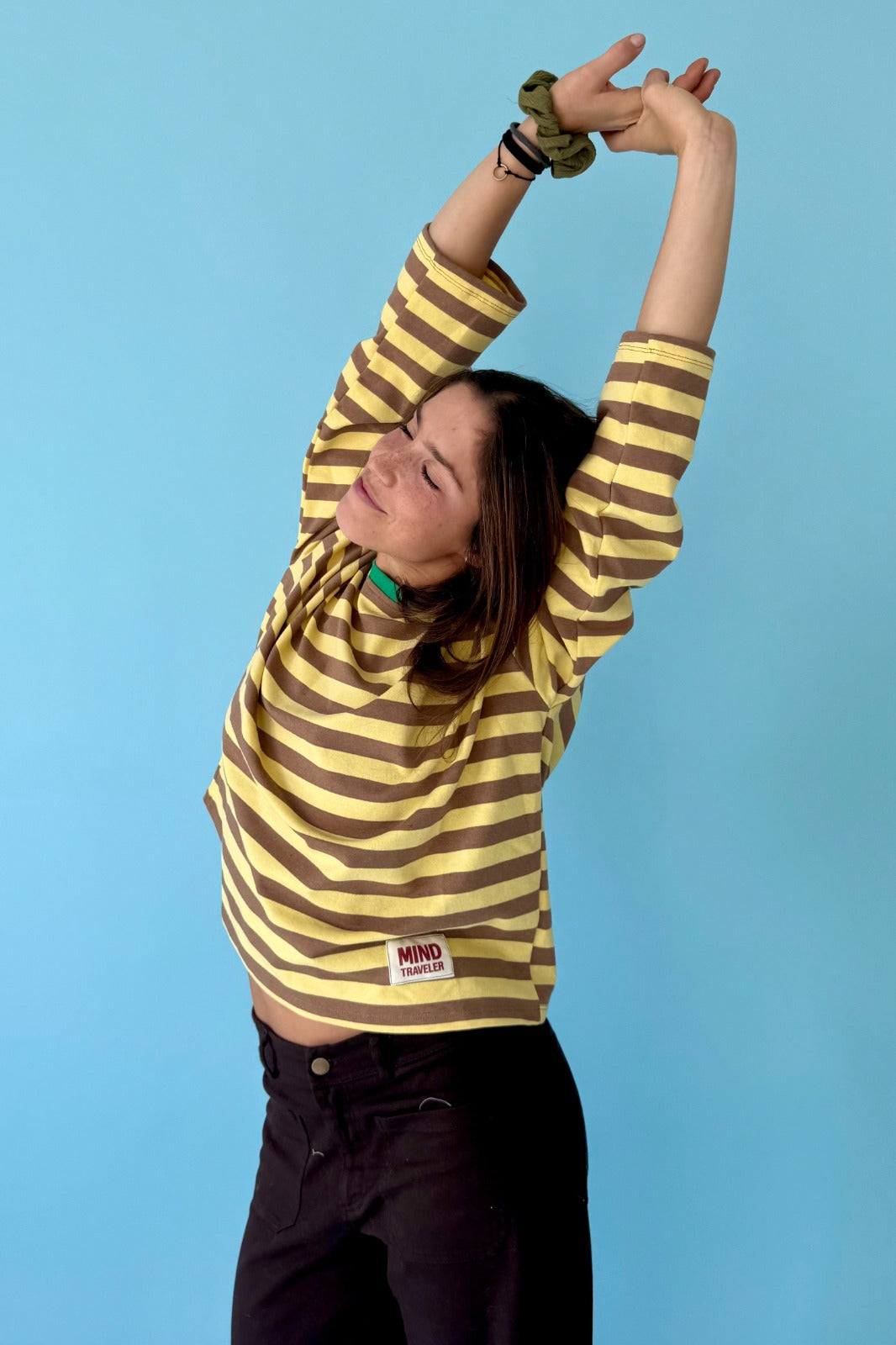 Camiseta Núria Amarillo y Marrón