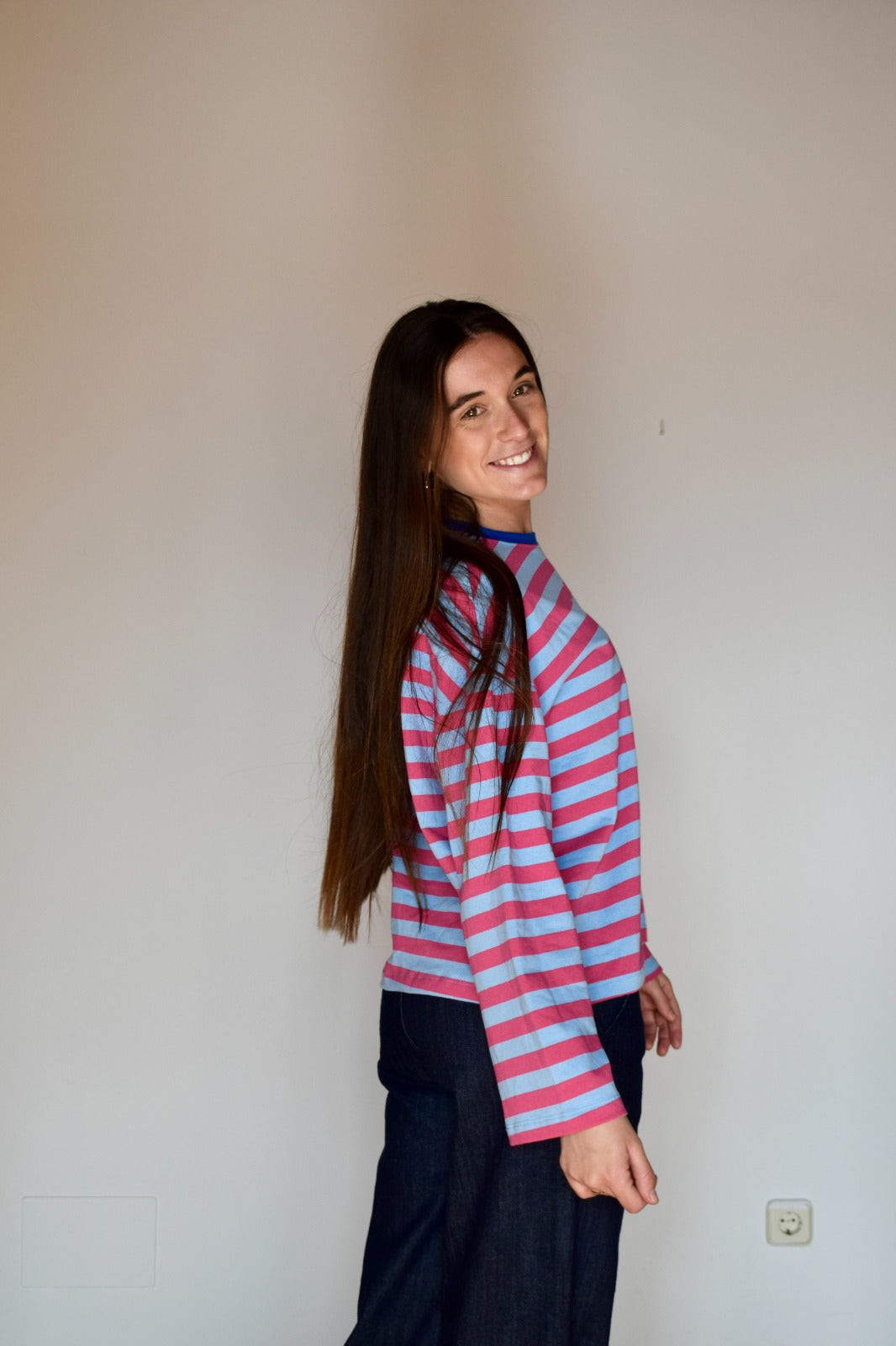 Camiseta Núria Celeste y Fucsia