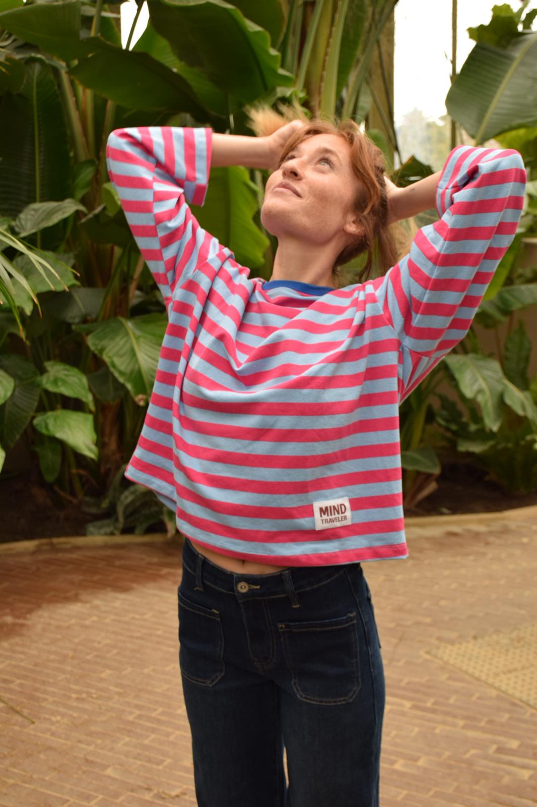 Camiseta Núria Celeste y Fucsia