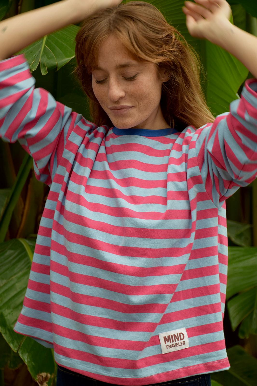 Camiseta Núria Celeste y Fucsia