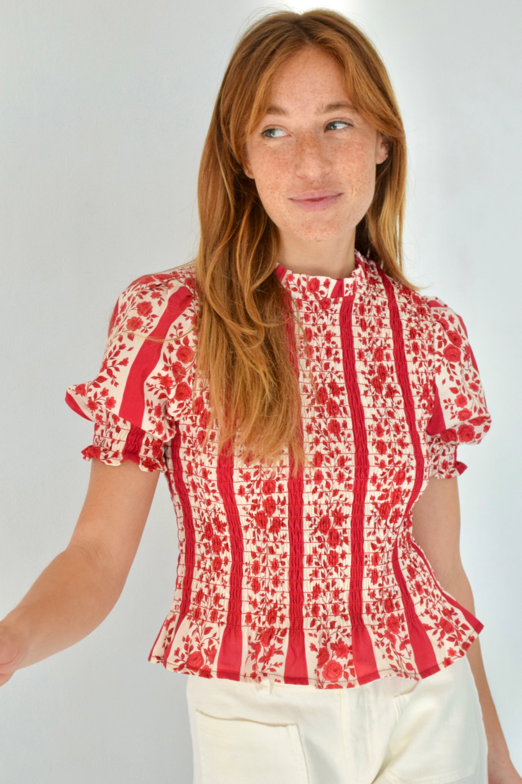Blusa Chía Flores Roja Manga Corta