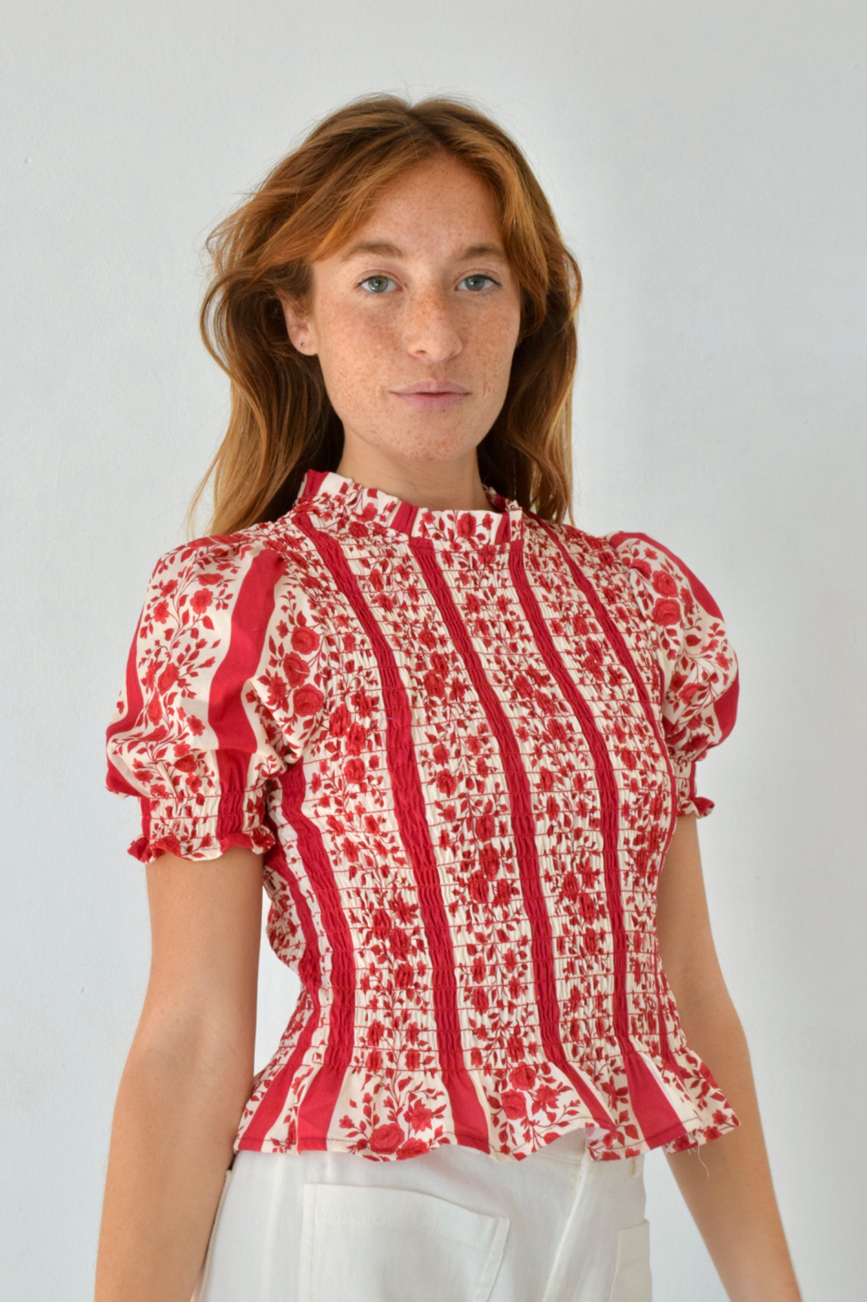 Blusa Chía Flores Roja Manga Corta