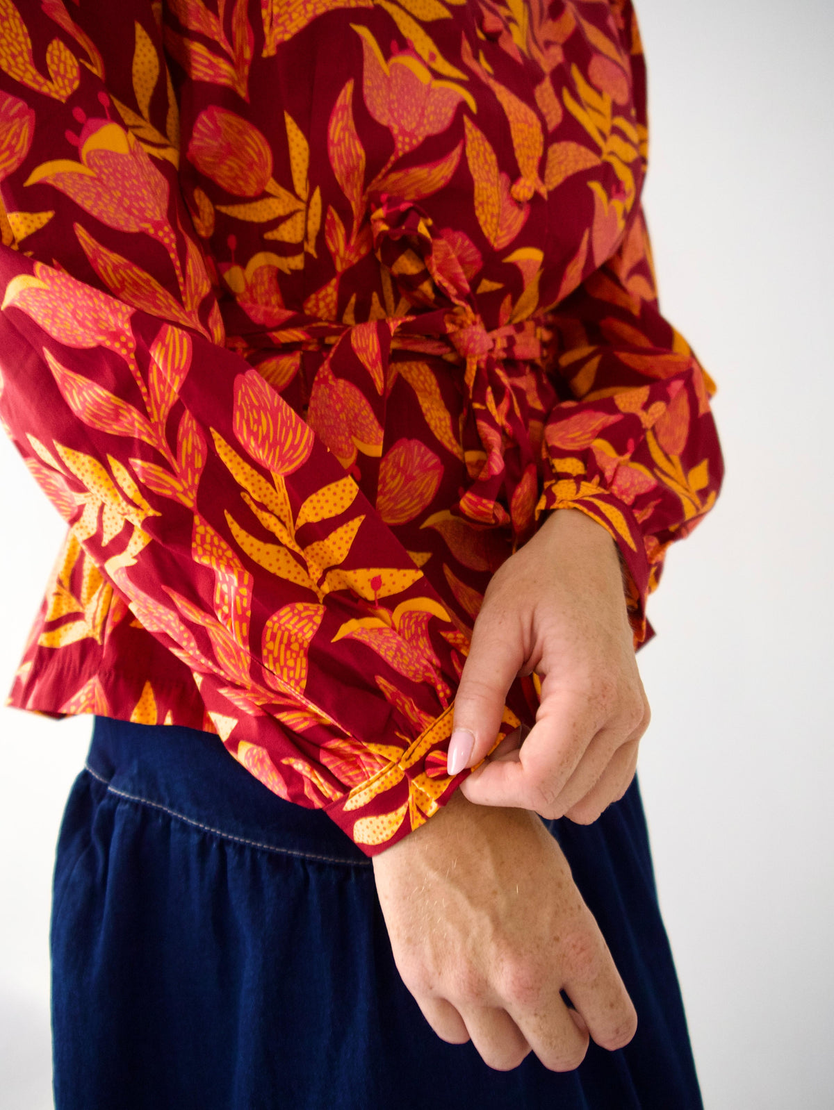 Blusa Beth Flores Burgundy