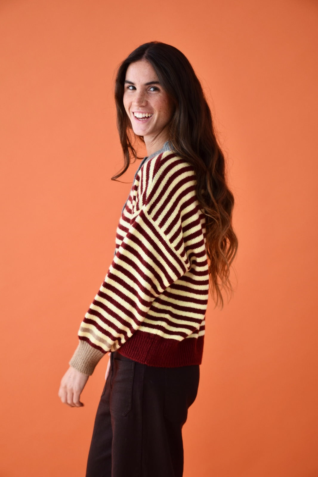 Cárdigan Tessa Burgundy y Amarillo