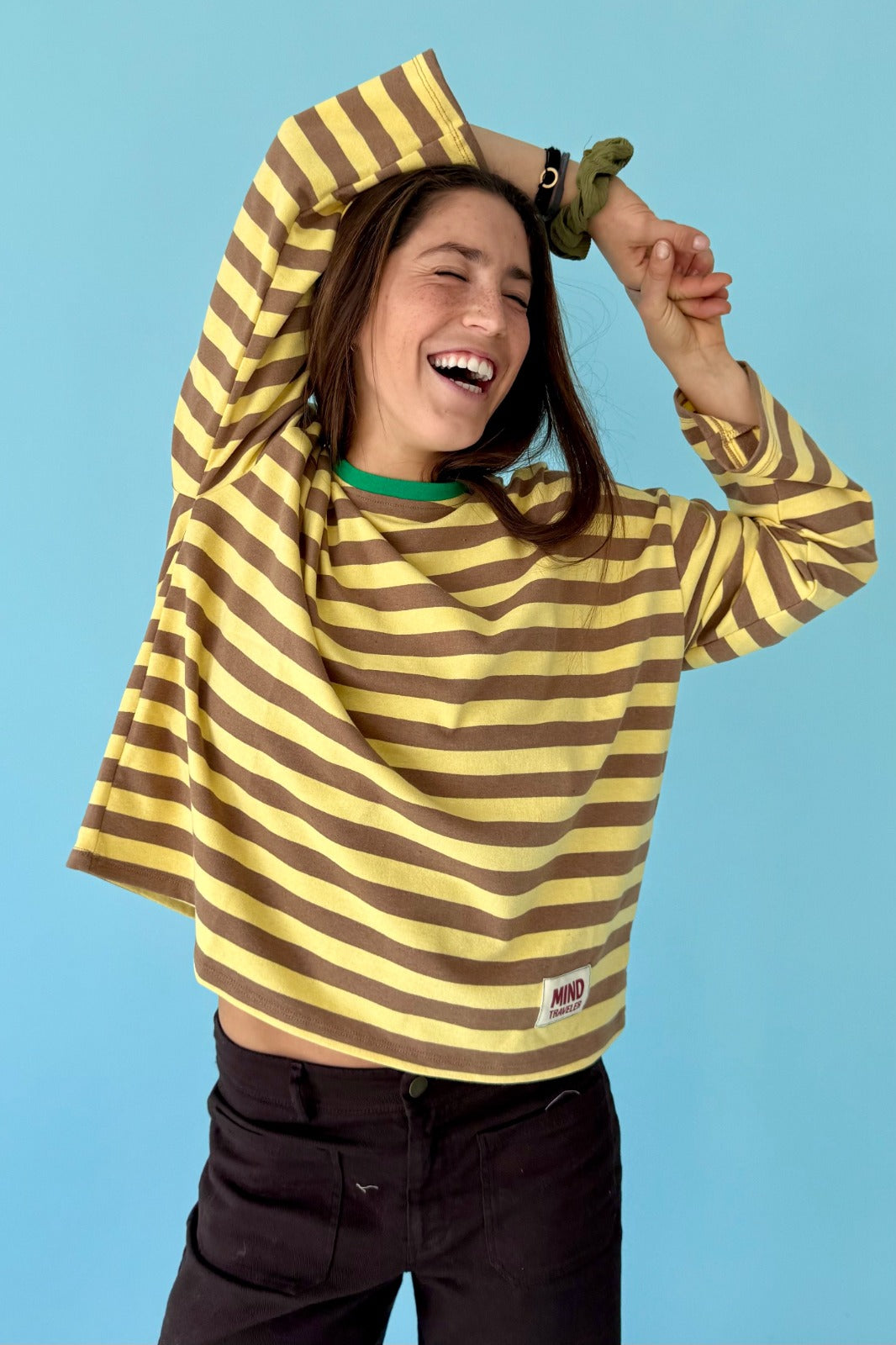 Camiseta Núria Amarillo y Marrón