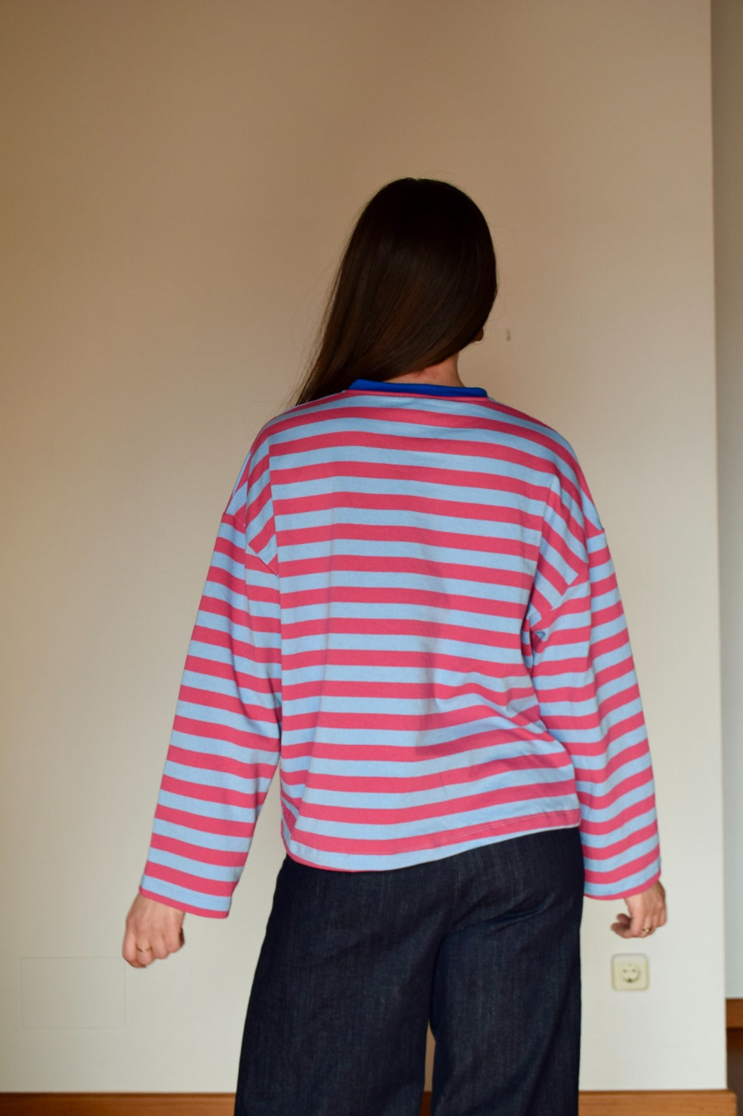 Camiseta Núria Celeste y Fucsia