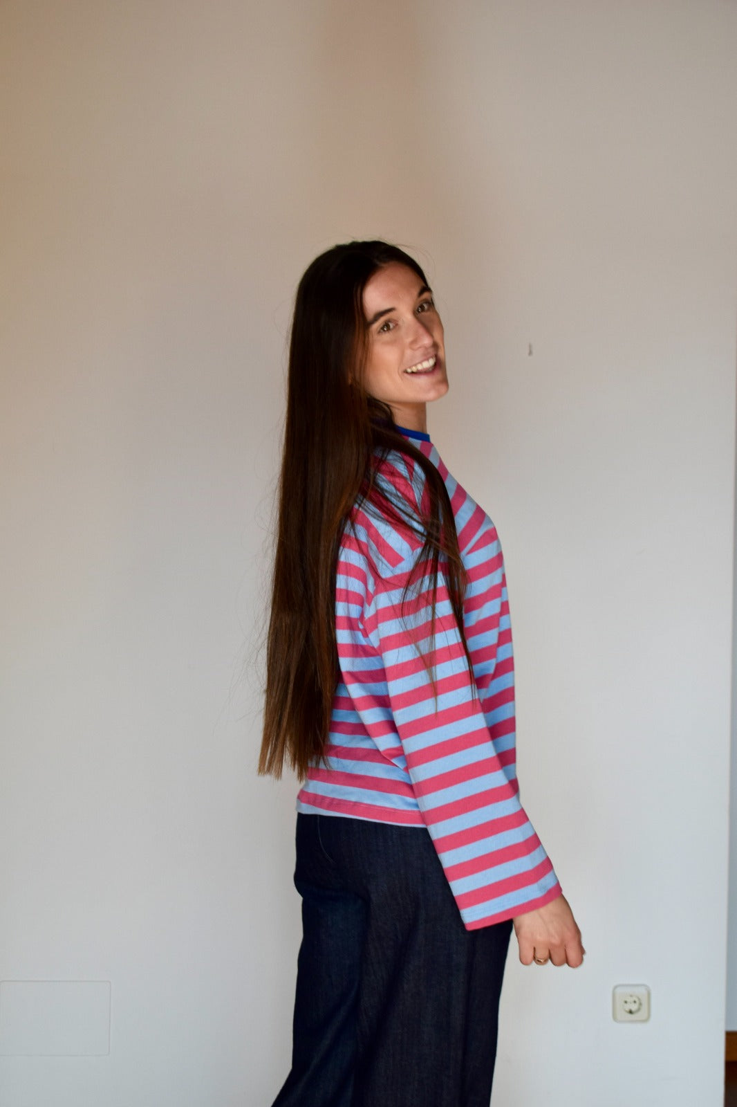 Camiseta Núria Celeste y Fucsia