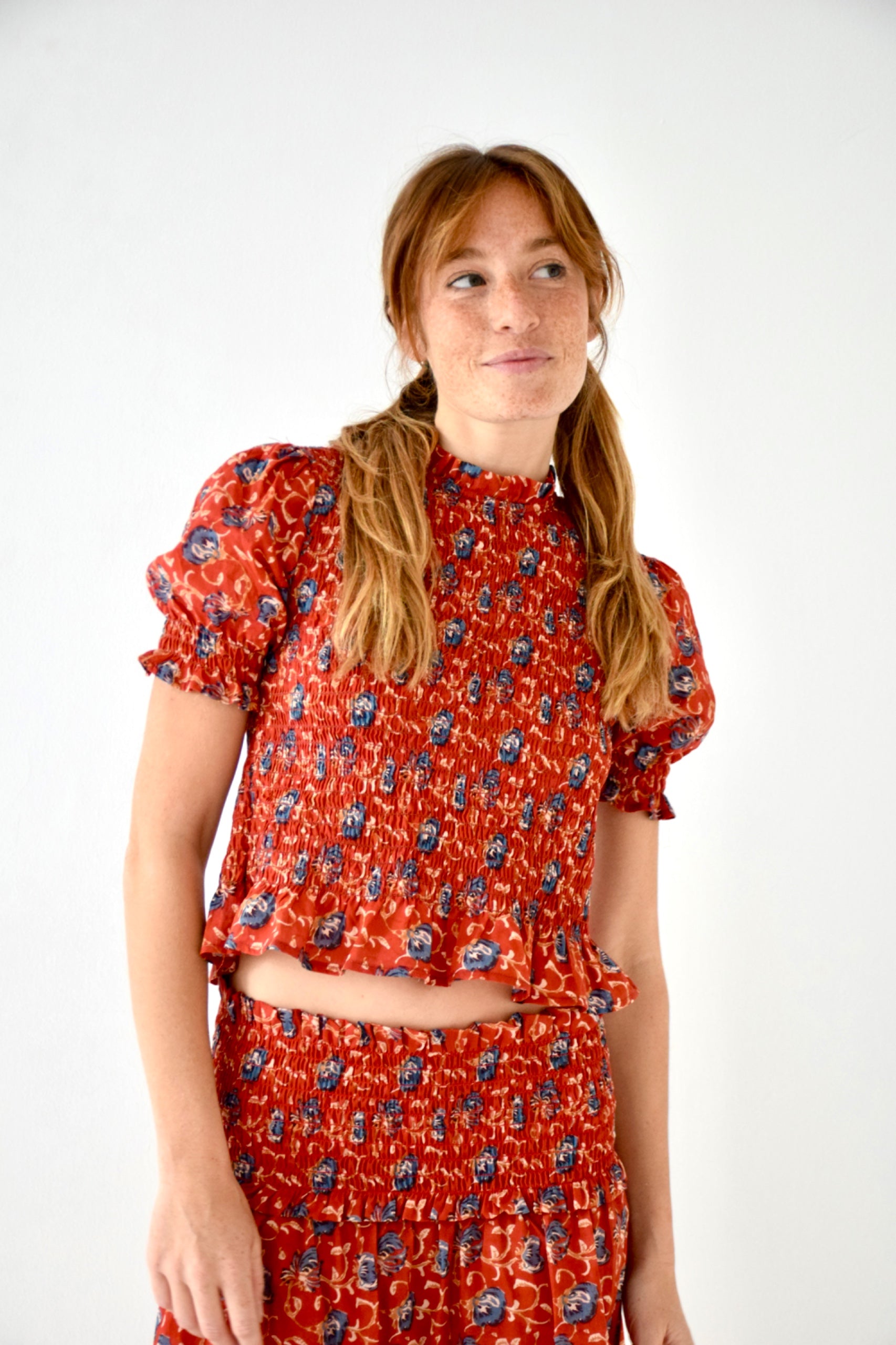 Top Bruna Lirio Rojo