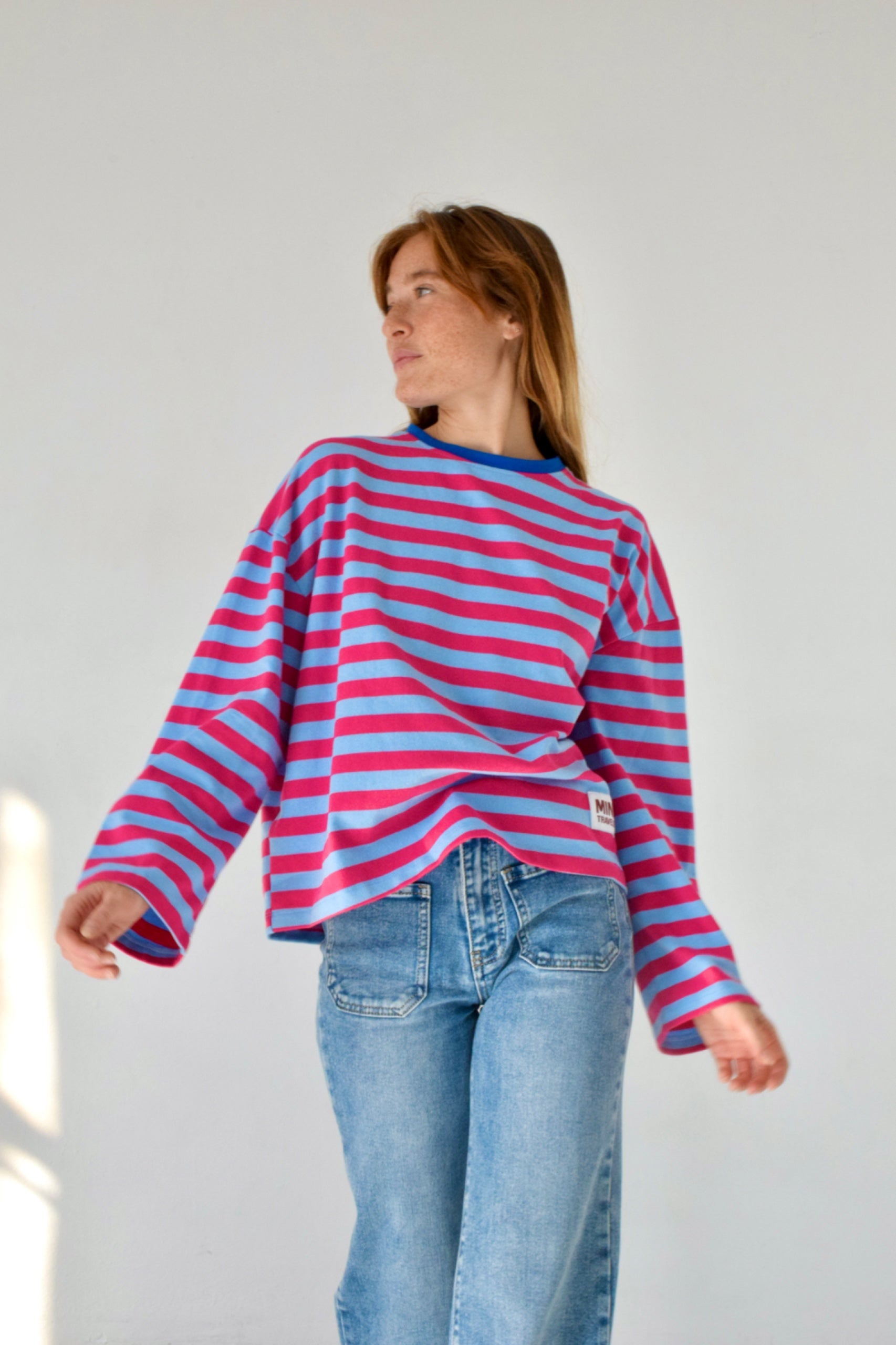 Camiseta Núria Celeste y Fucsia