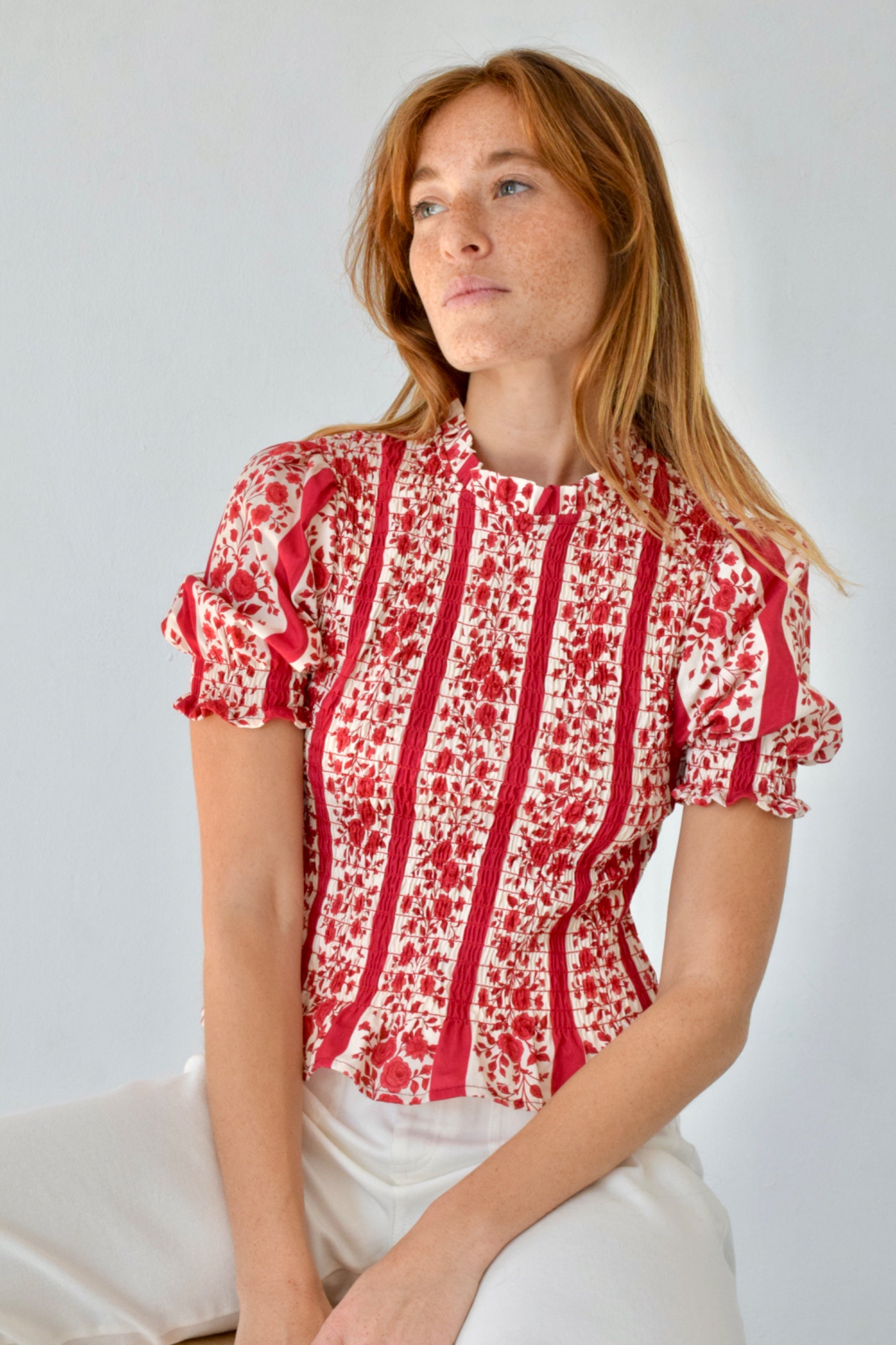 Blusa Chía Flores Roja Manga Corta