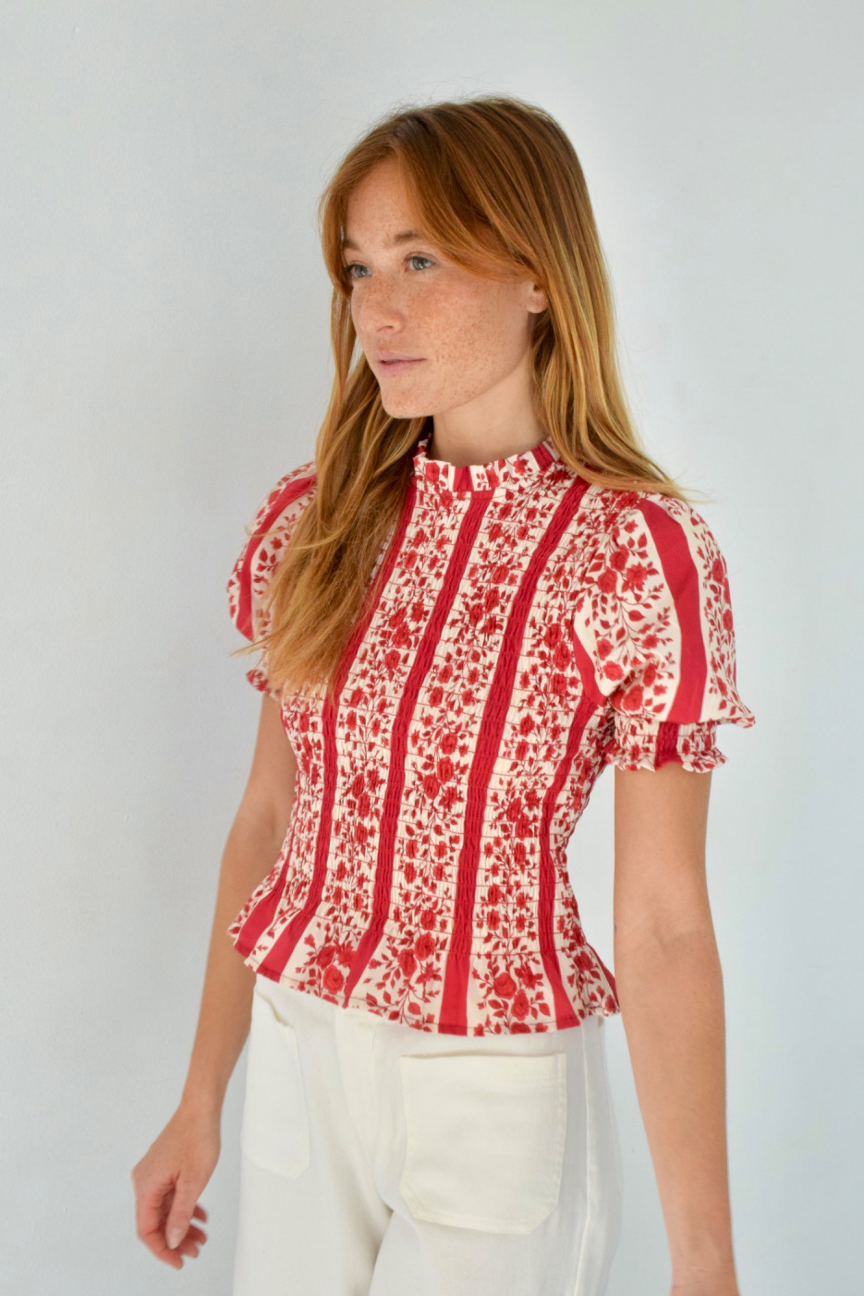 Blusa Chía Flores Roja Manga Corta