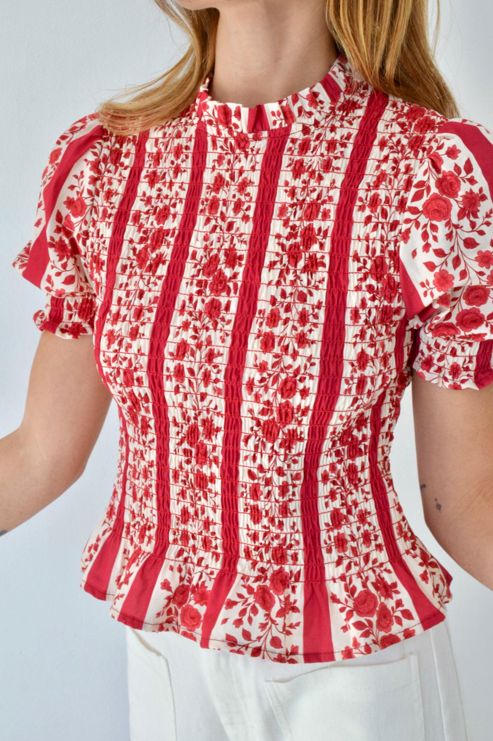 Blusa Chía Flores Roja Manga Corta